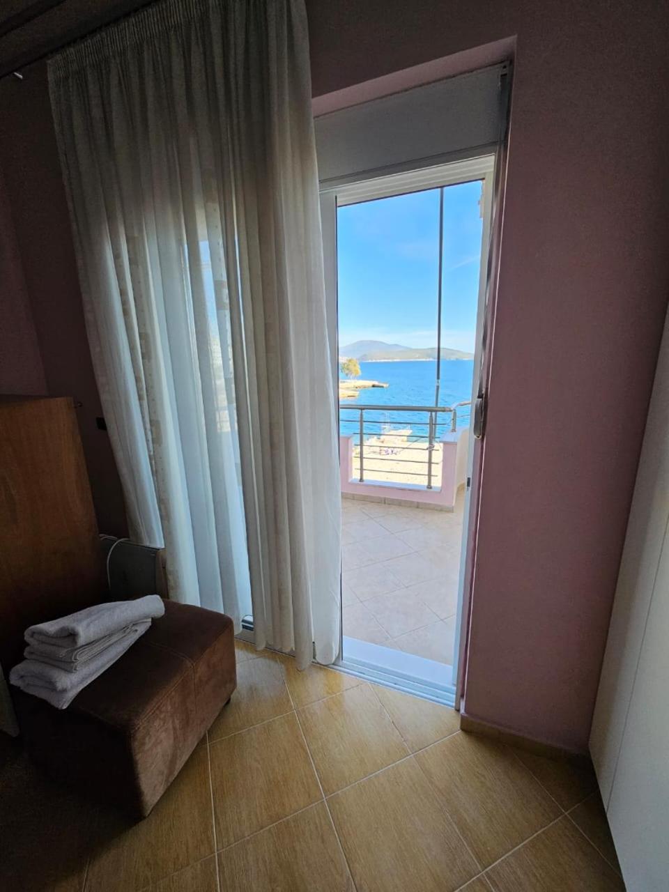 Leon Sea View Apartment Sarandë エクステリア 写真
