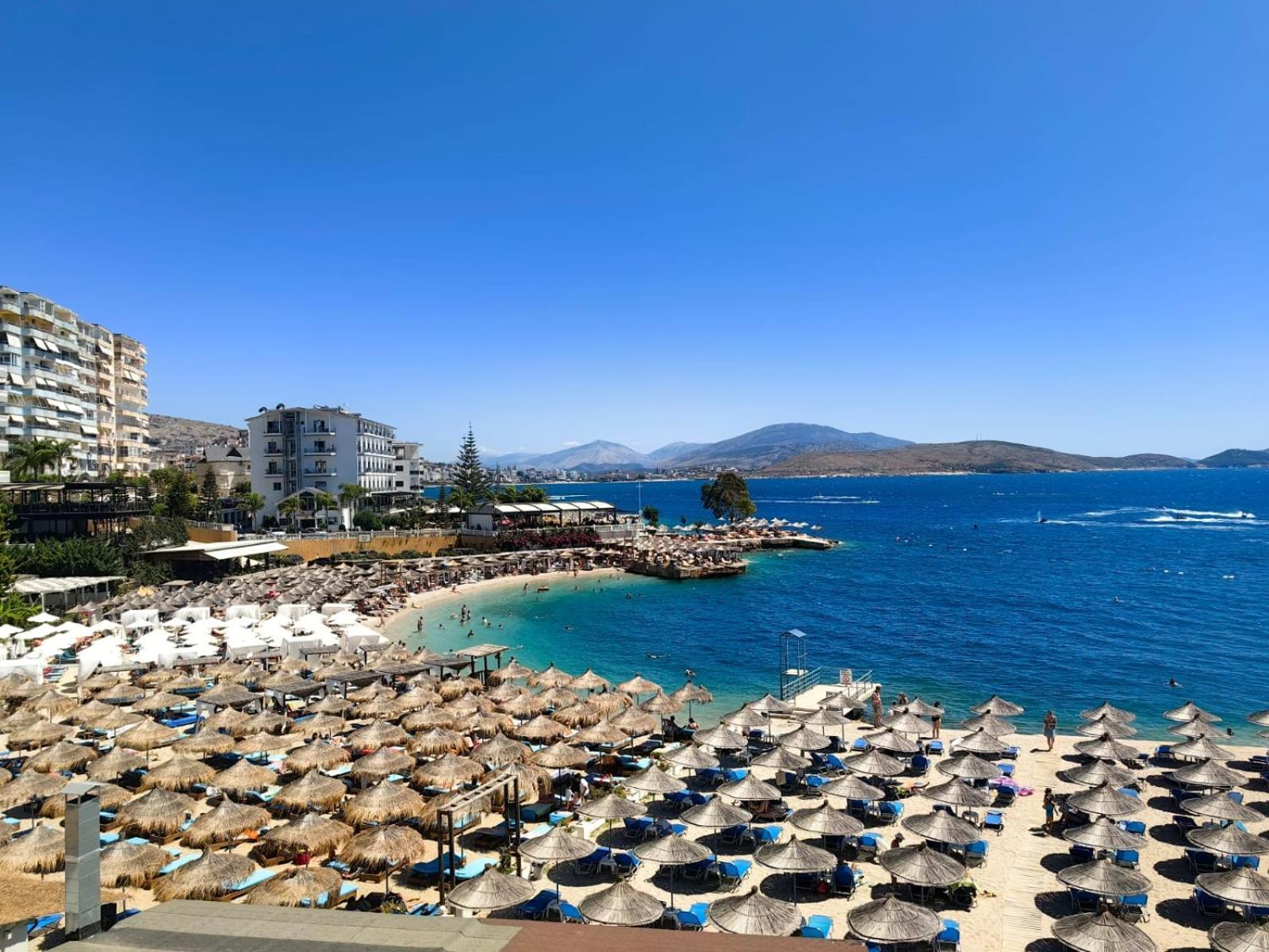 Leon Sea View Apartment Sarandë エクステリア 写真