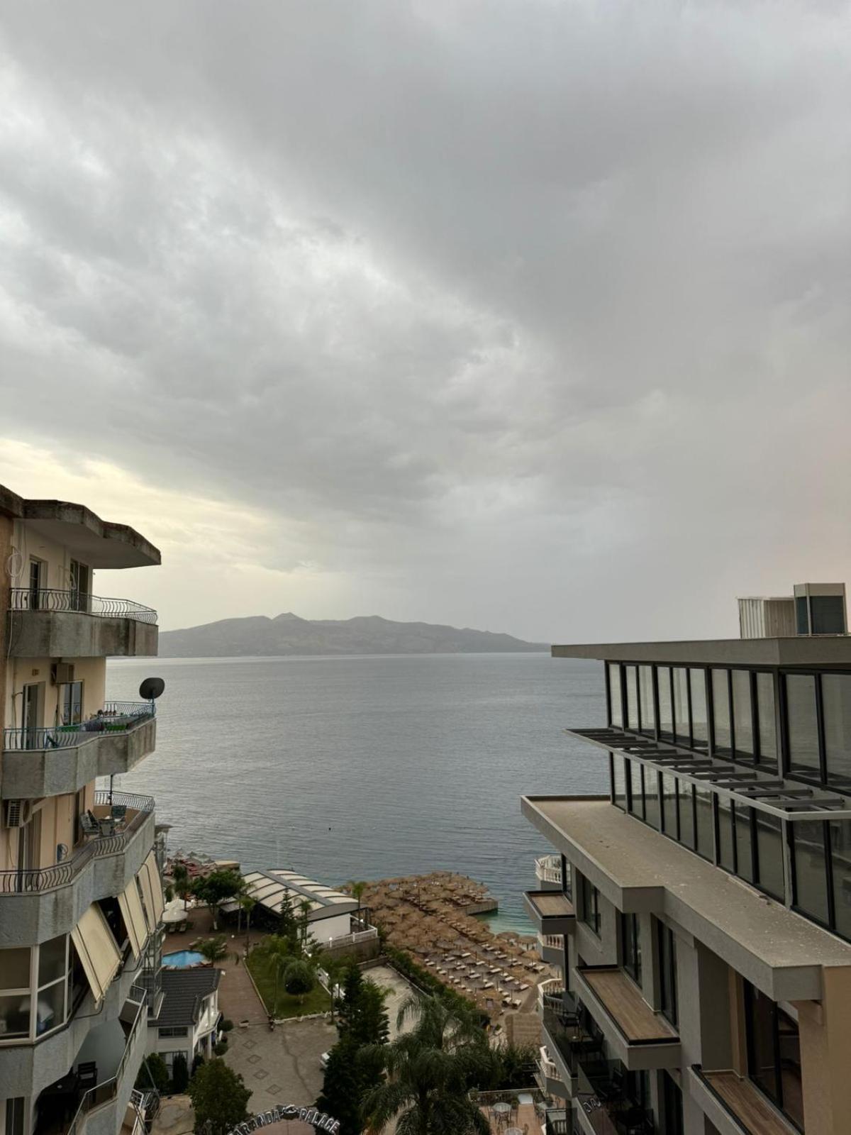 Leon Sea View Apartment Sarandë エクステリア 写真