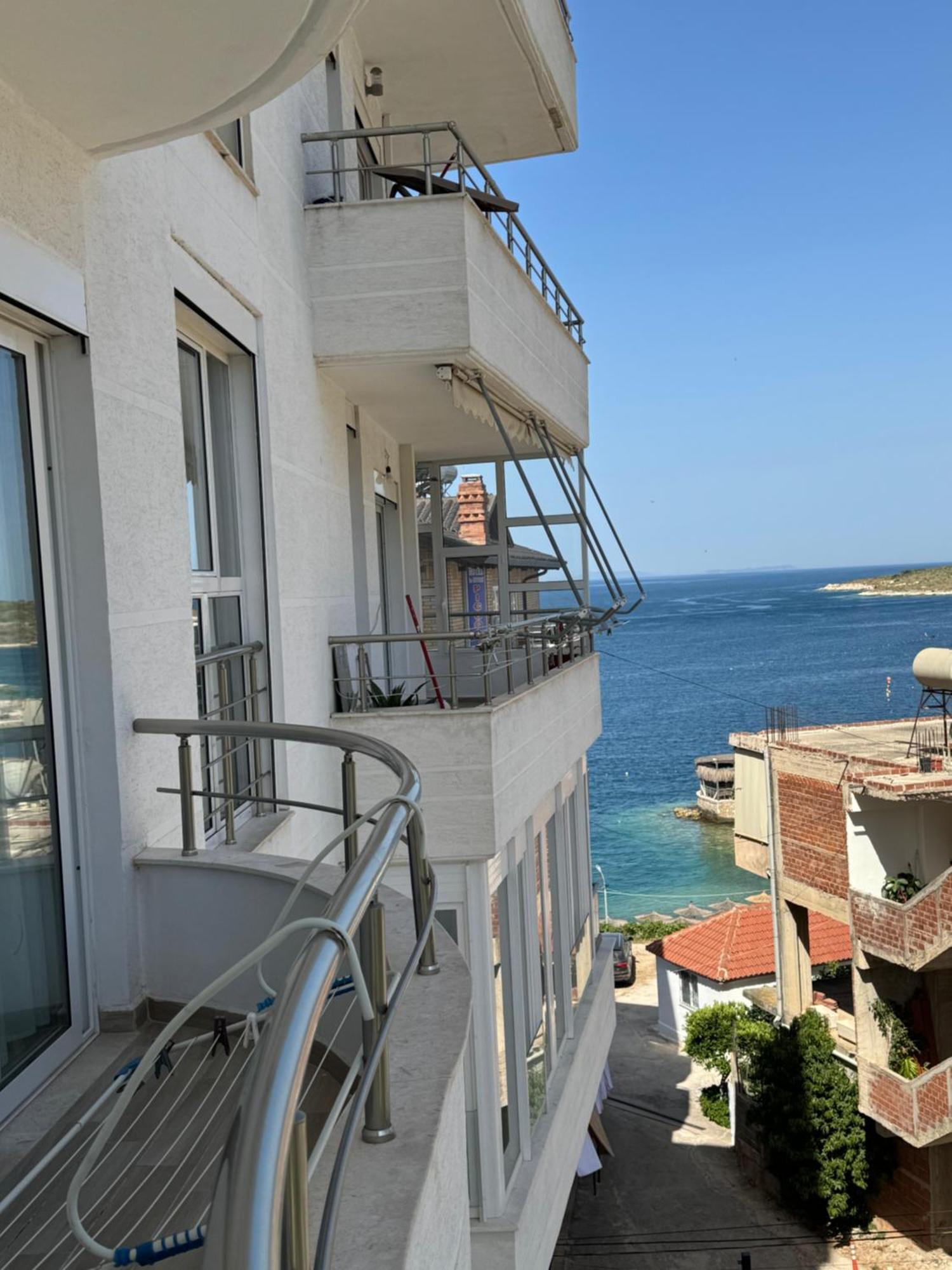 Leon Sea View Apartment Sarandë エクステリア 写真