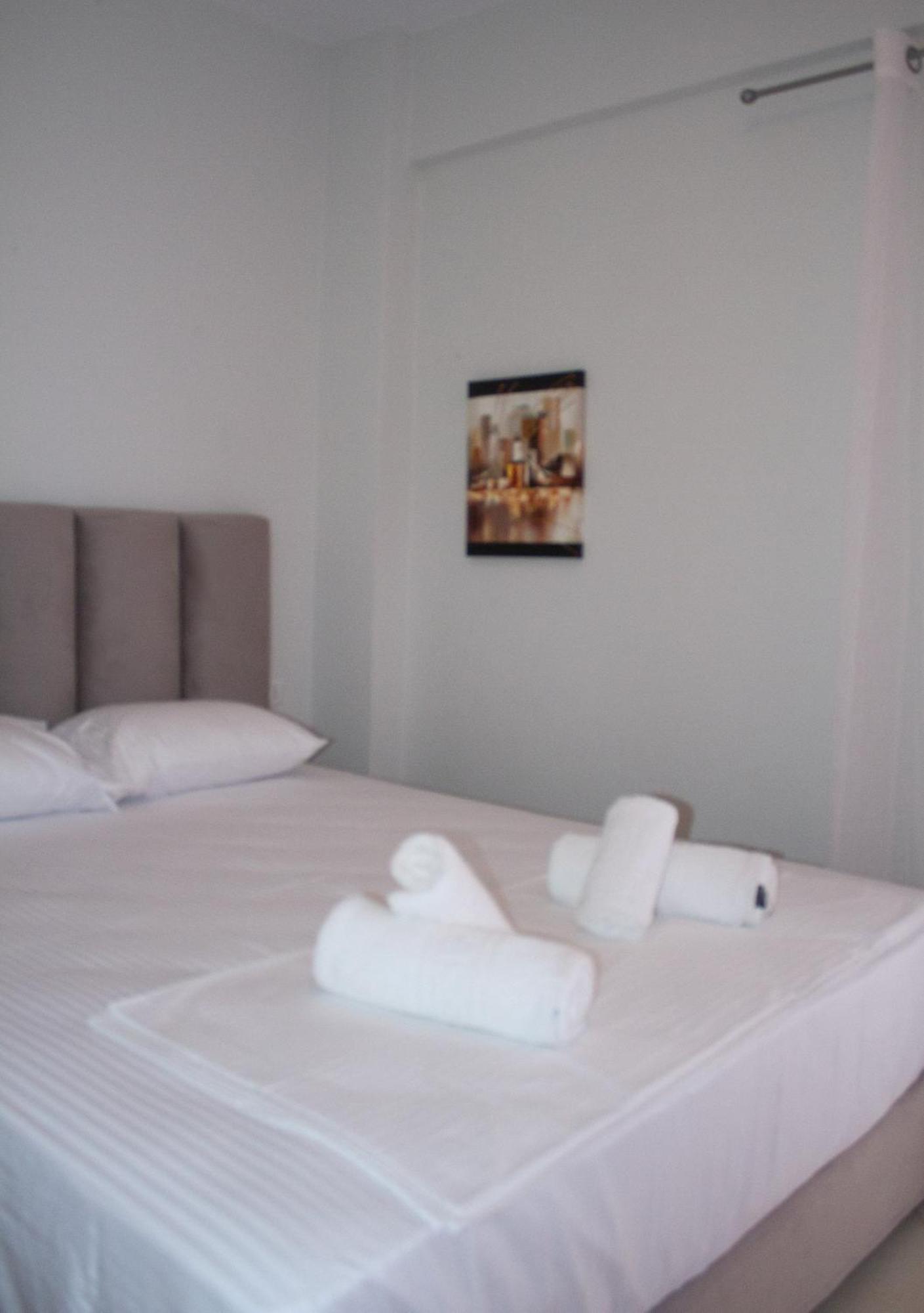 Leon Sea View Apartment Sarandë エクステリア 写真